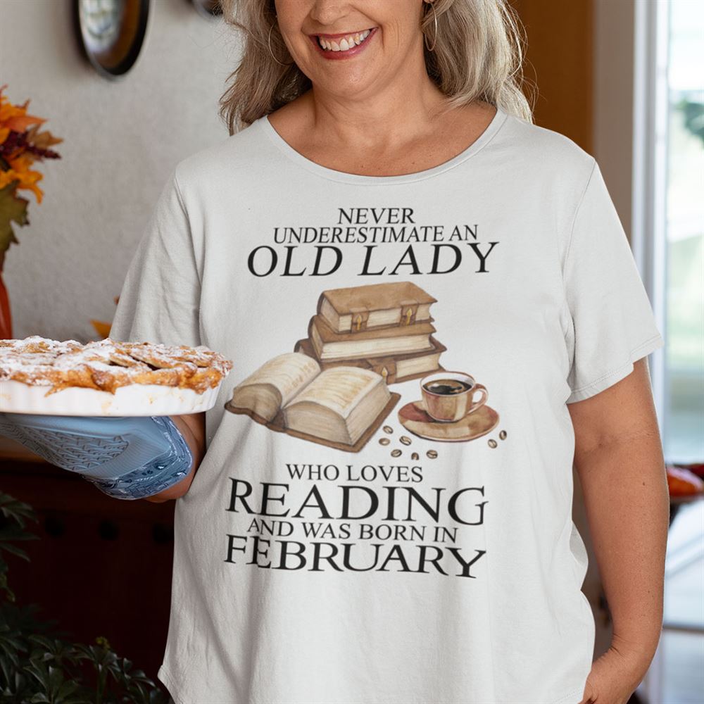 Best An Old Lady Loves Reading And Was Born In February Shirt 