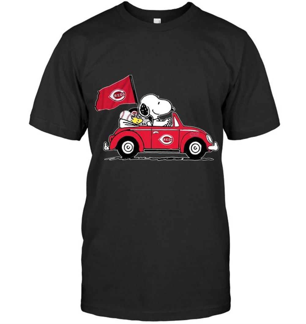 Awesome Mlb Cincinnati Reds Snoopy Drives Cincinnati Reds Beetle Car Fan T Shirt 